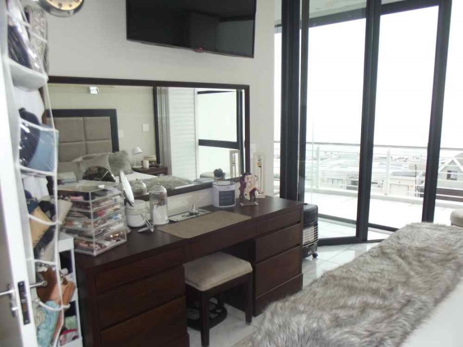 2 Bedroom Property for Sale in Bloubergstrand Western Cape